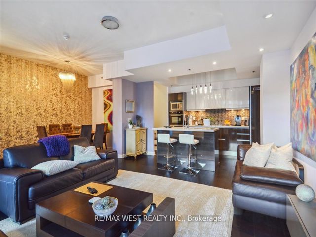 TH1 - 220 George St