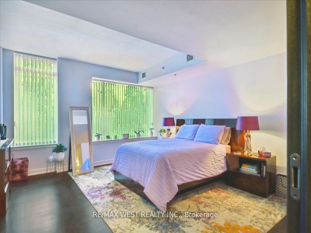TH1 - 220 George St