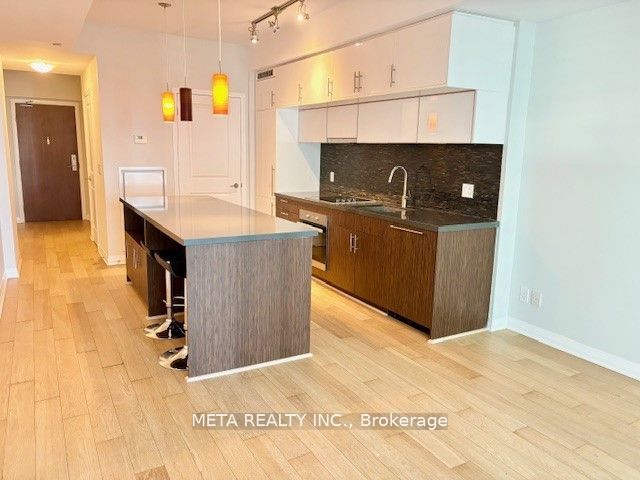 1709 - 8 Mercer St