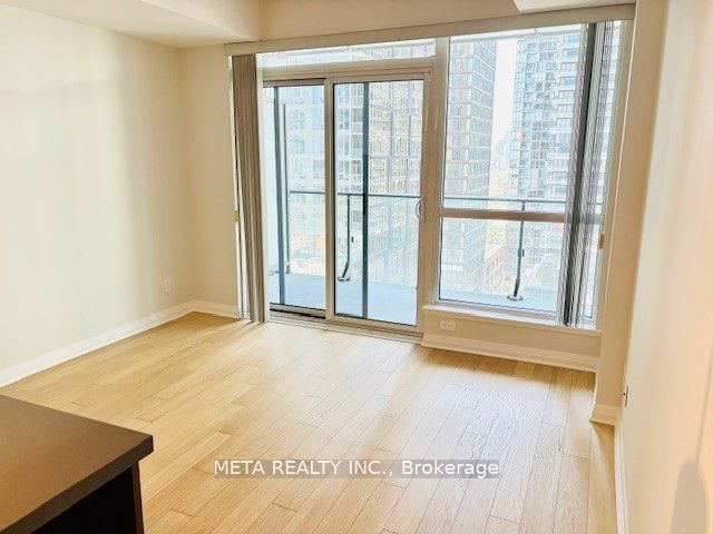 1709 - 8 Mercer St
