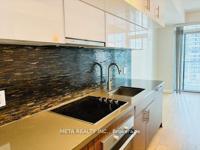 1709 - 8 Mercer St