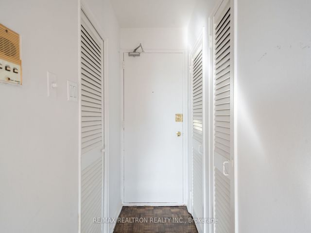 405 - 25 Bedford Rd