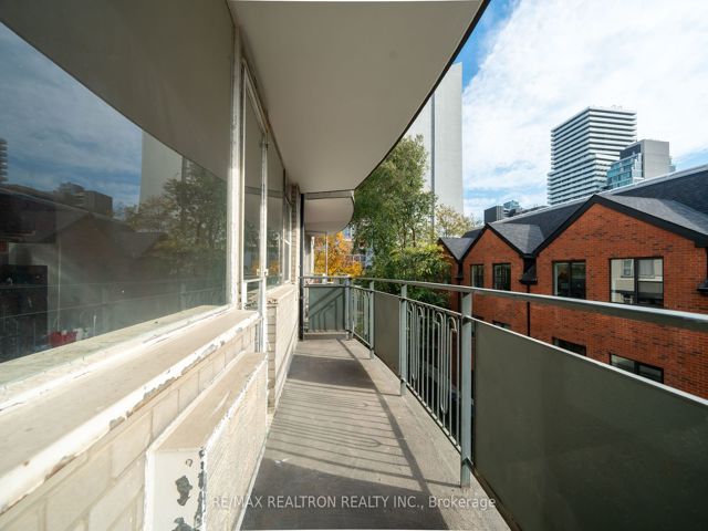 405 - 25 Bedford Rd
