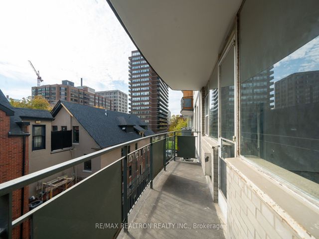 405 - 25 Bedford Rd