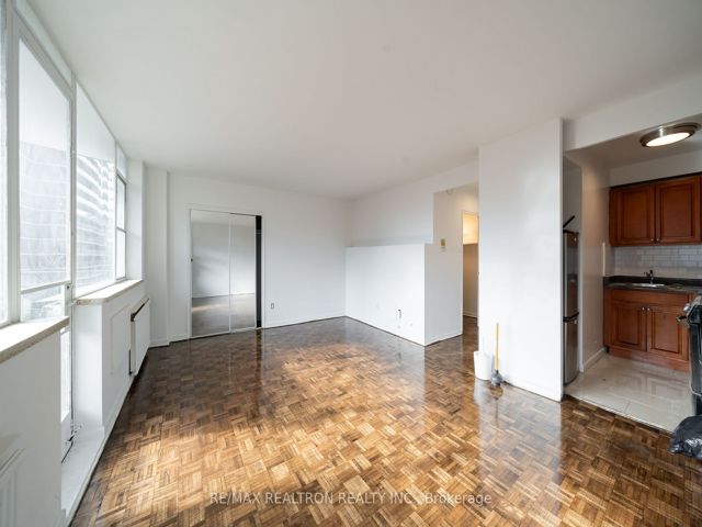 405 - 25 Bedford Rd