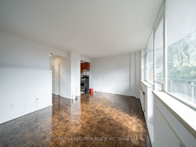 405 - 25 Bedford Rd
