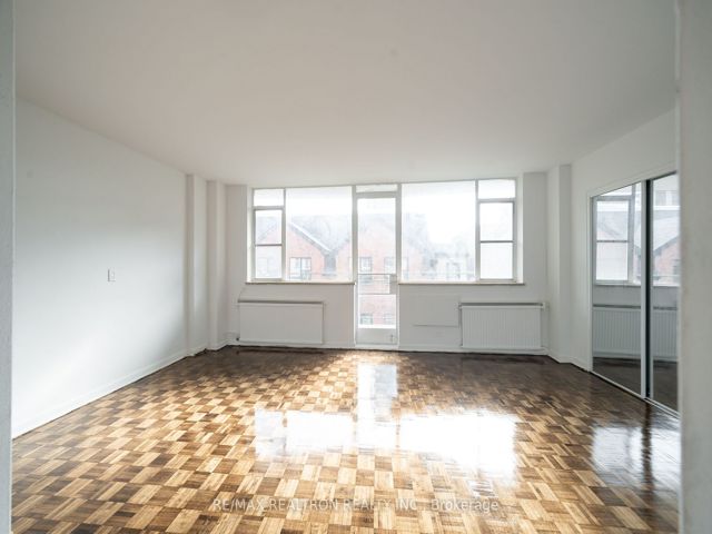 405 - 25 Bedford Rd