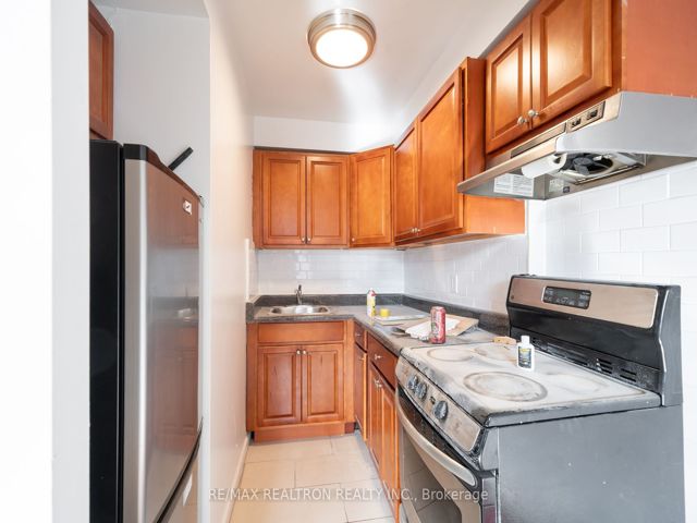 405 - 25 Bedford Rd