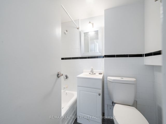 405 - 25 Bedford Rd
