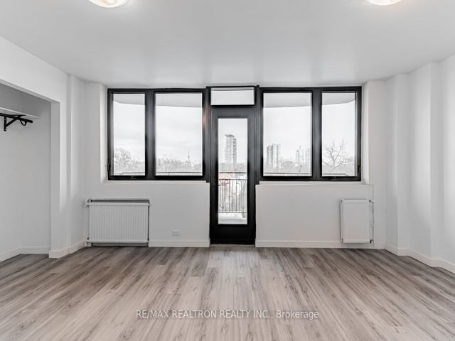 708 - 25 Bedford Rd