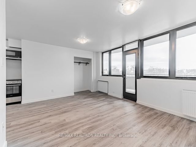 708 - 25 Bedford Rd