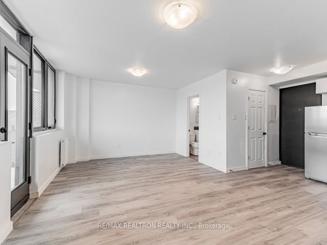 708 - 25 Bedford Rd