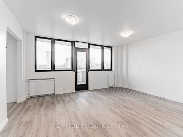 708 - 25 Bedford Rd