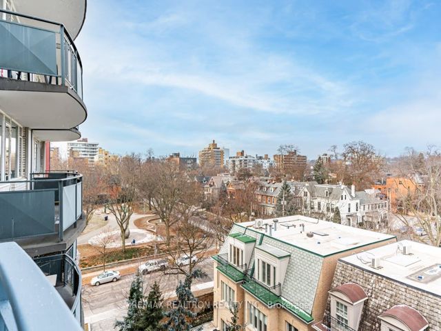 708 - 25 Bedford Rd