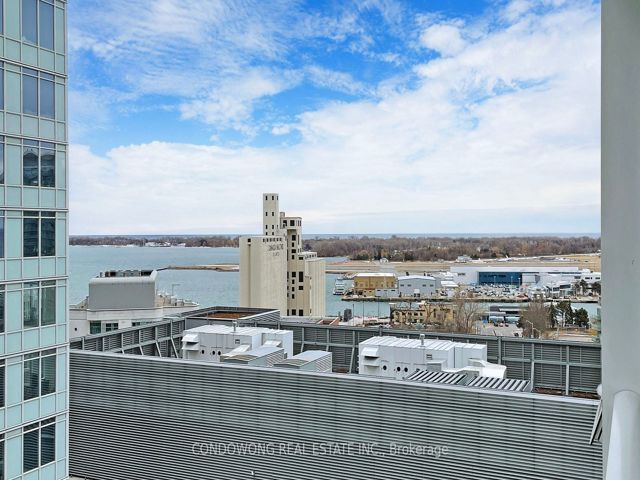 1810 - 19 Bathurst St