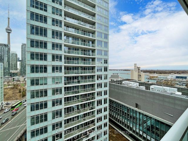 1810 - 19 Bathurst St