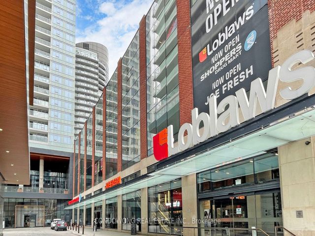 1810 - 19 Bathurst St