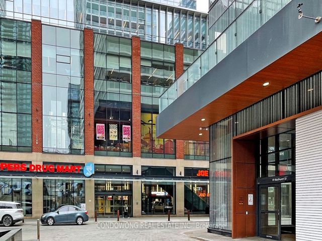 1810 - 19 Bathurst St