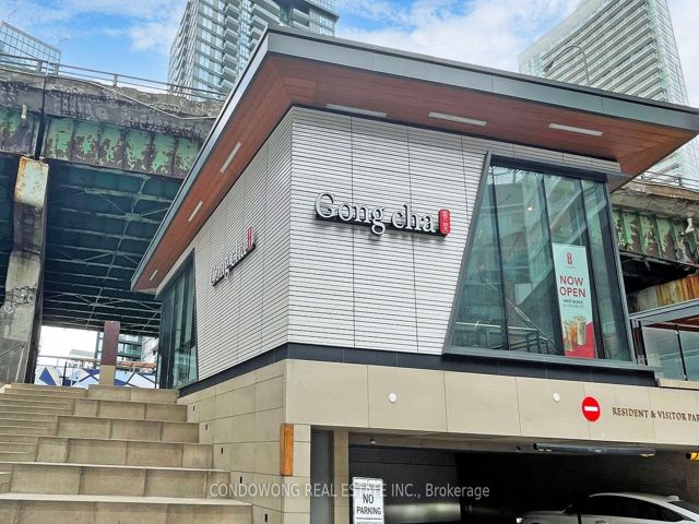 1810 - 19 Bathurst St