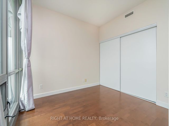 2005 - 33 Mill St