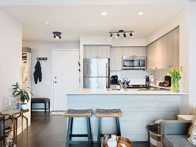 1010 - 525 Wilson Ave