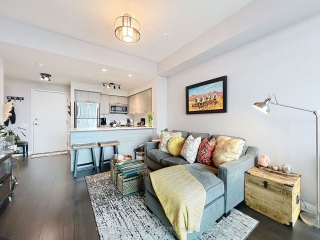 1010 - 525 Wilson Ave
