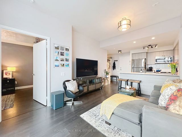 1010 - 525 Wilson Ave