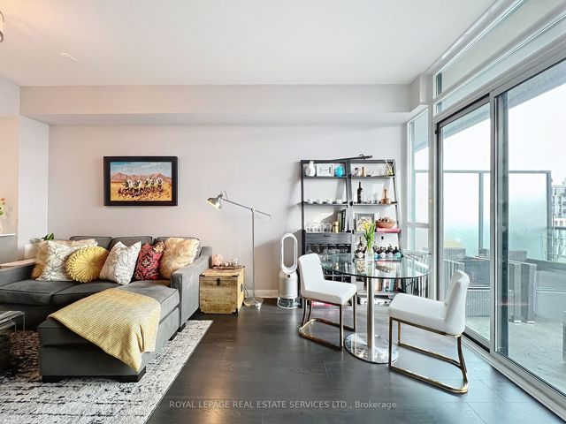 1010 - 525 Wilson Ave