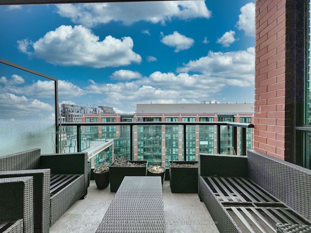 1010 - 525 Wilson Ave