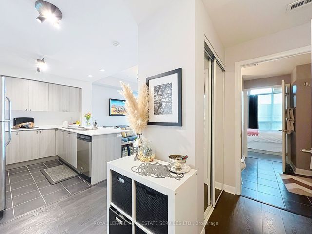 1010 - 525 Wilson Ave