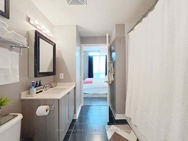 1010 - 525 Wilson Ave