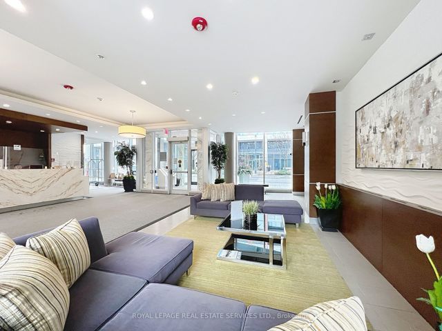 1010 - 525 Wilson Ave