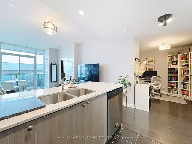 1010 - 525 Wilson Ave