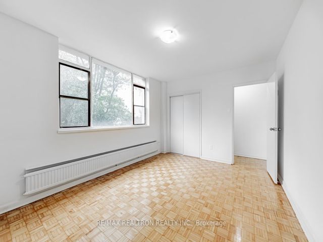 205 - 25 Bedford Rd