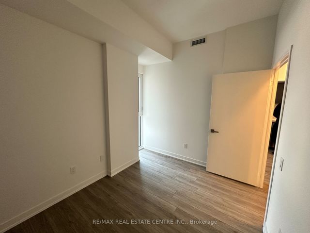 837 - 500 Wilson Ave