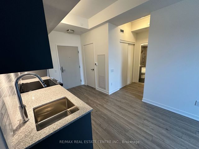 837 - 500 Wilson Ave