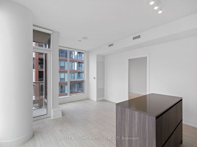 2610 - 35 Mercer St