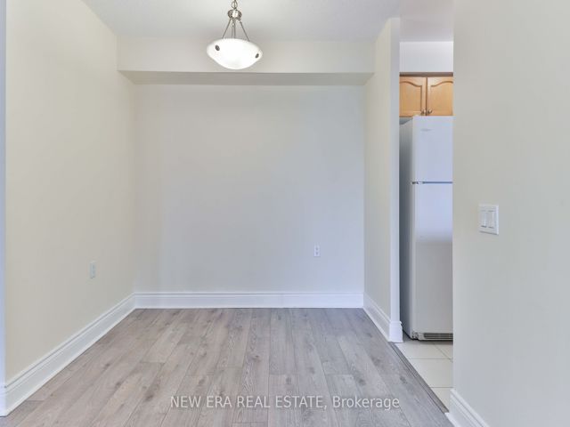 313 - 21 Hillcrest Ave
