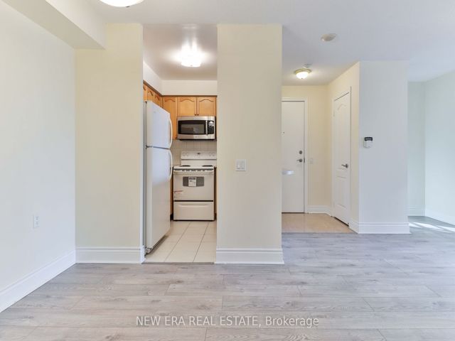 313 - 21 Hillcrest Ave