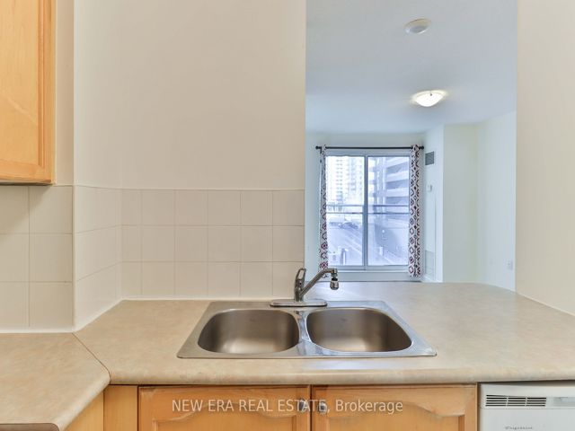 313 - 21 Hillcrest Ave