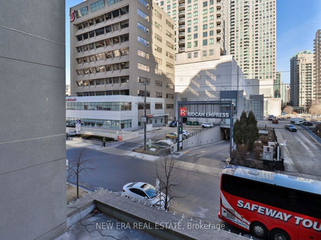 313 - 21 Hillcrest Ave