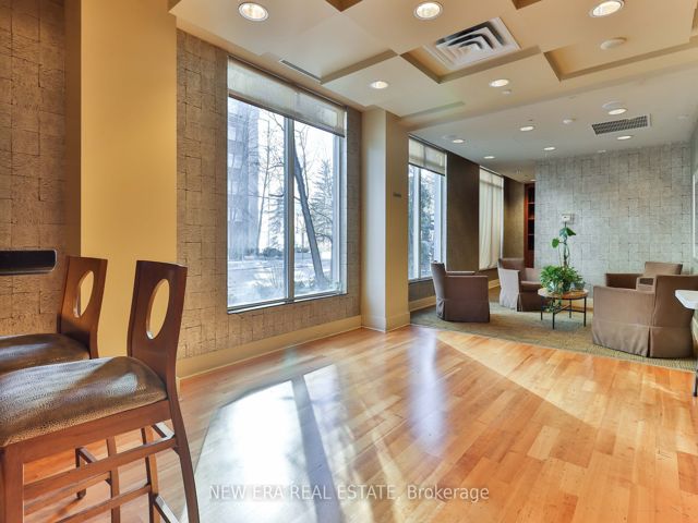 313 - 21 Hillcrest Ave