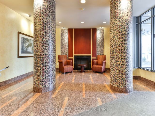 313 - 21 Hillcrest Ave