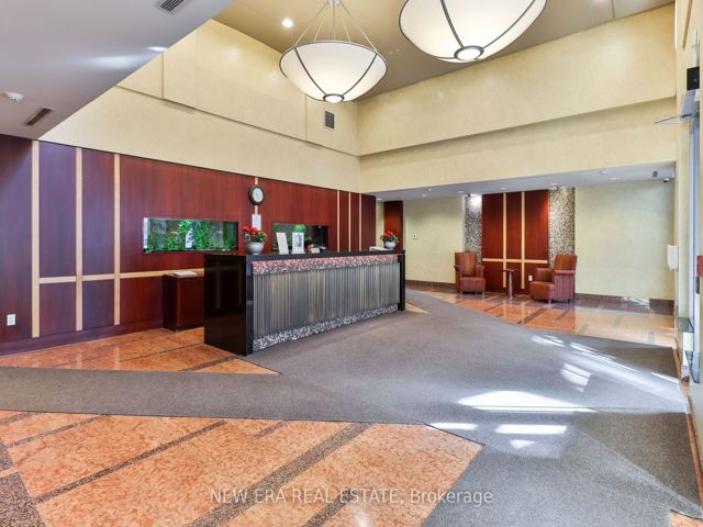 313 - 21 Hillcrest Ave