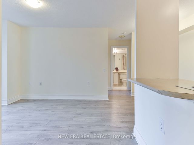 313 - 21 Hillcrest Ave