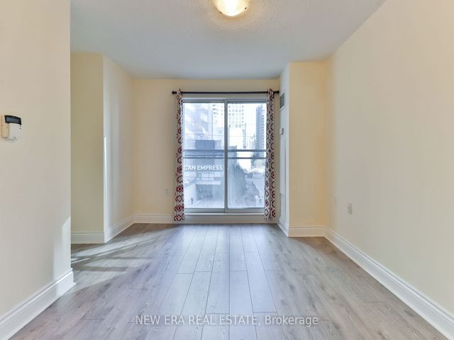 313 - 21 Hillcrest Ave