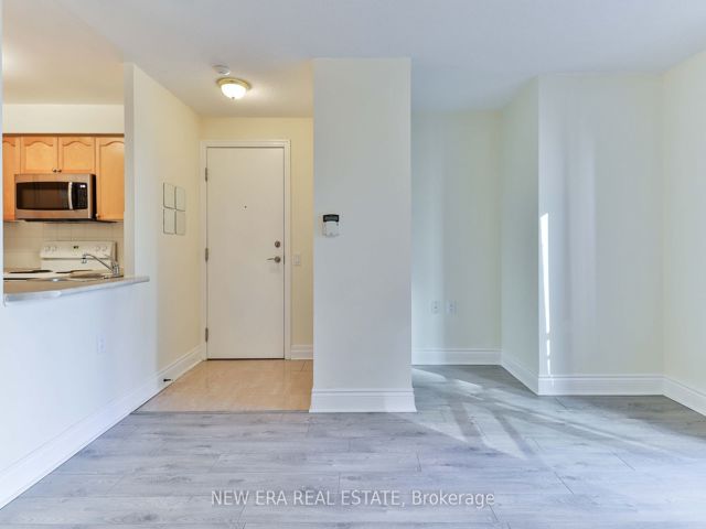 313 - 21 Hillcrest Ave