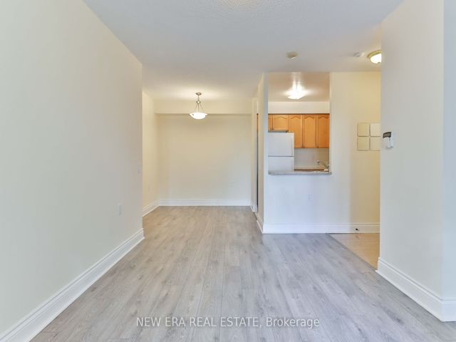313 - 21 Hillcrest Ave