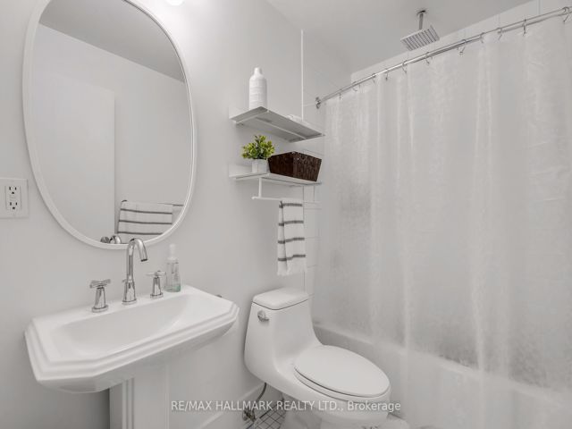 106 - 183 Dovercourt Rd