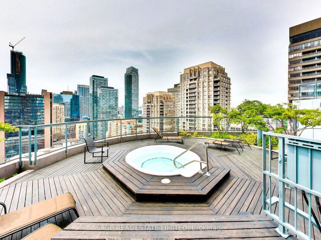 1312 - 24 Wellesley St W
